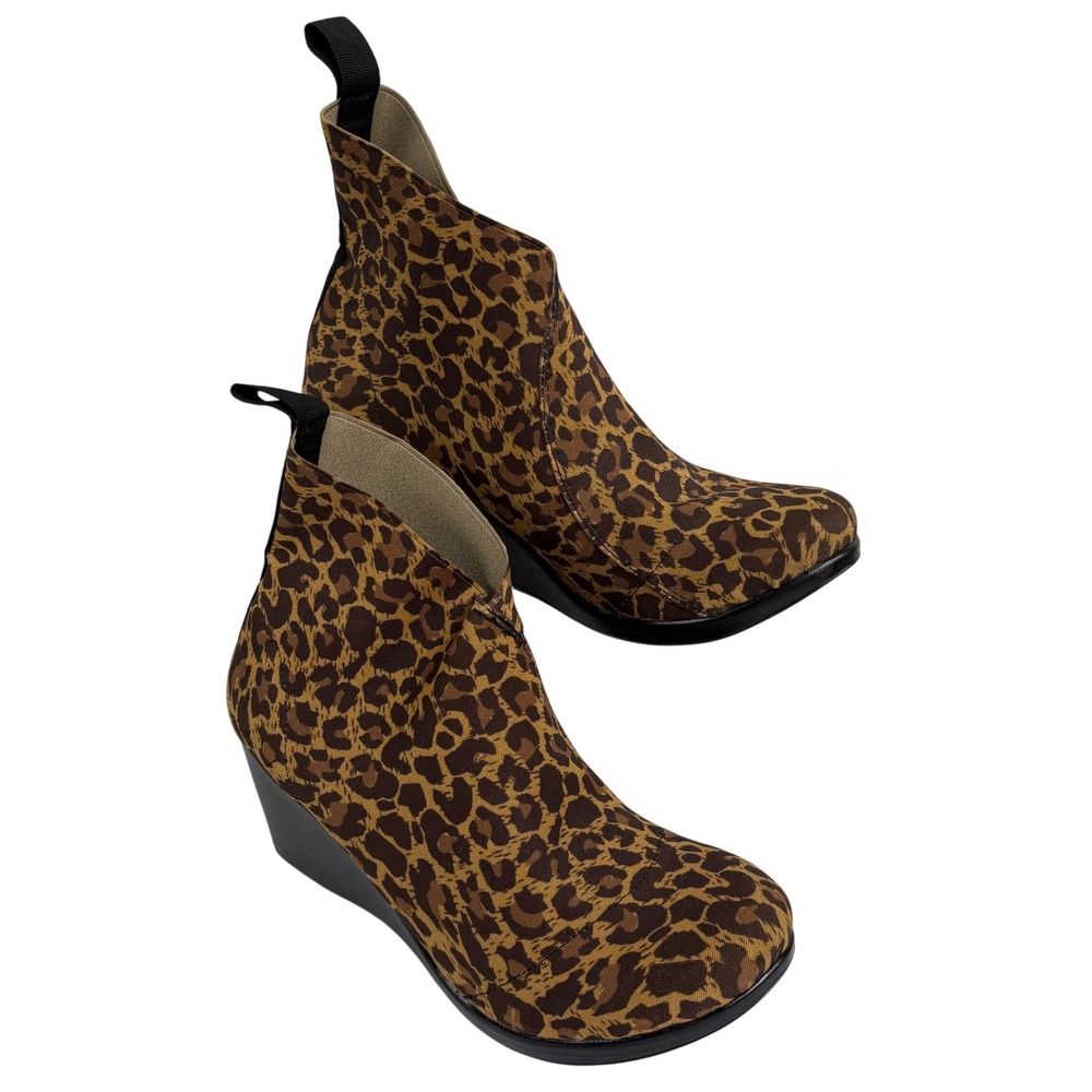Charleston Shoe Co. Boot Cheetah Leopard animal Print Wedge Ankle Slip On Size 9